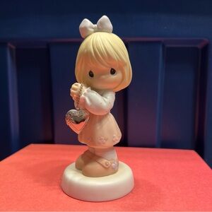 Precious Moments Collectors Club “Friends Are Held in Heart” 2003 Retired